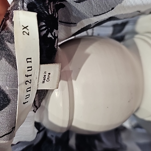 GUC Fun2Fun 3 Button Front Tunic Top 2X - Picture 5 of 6